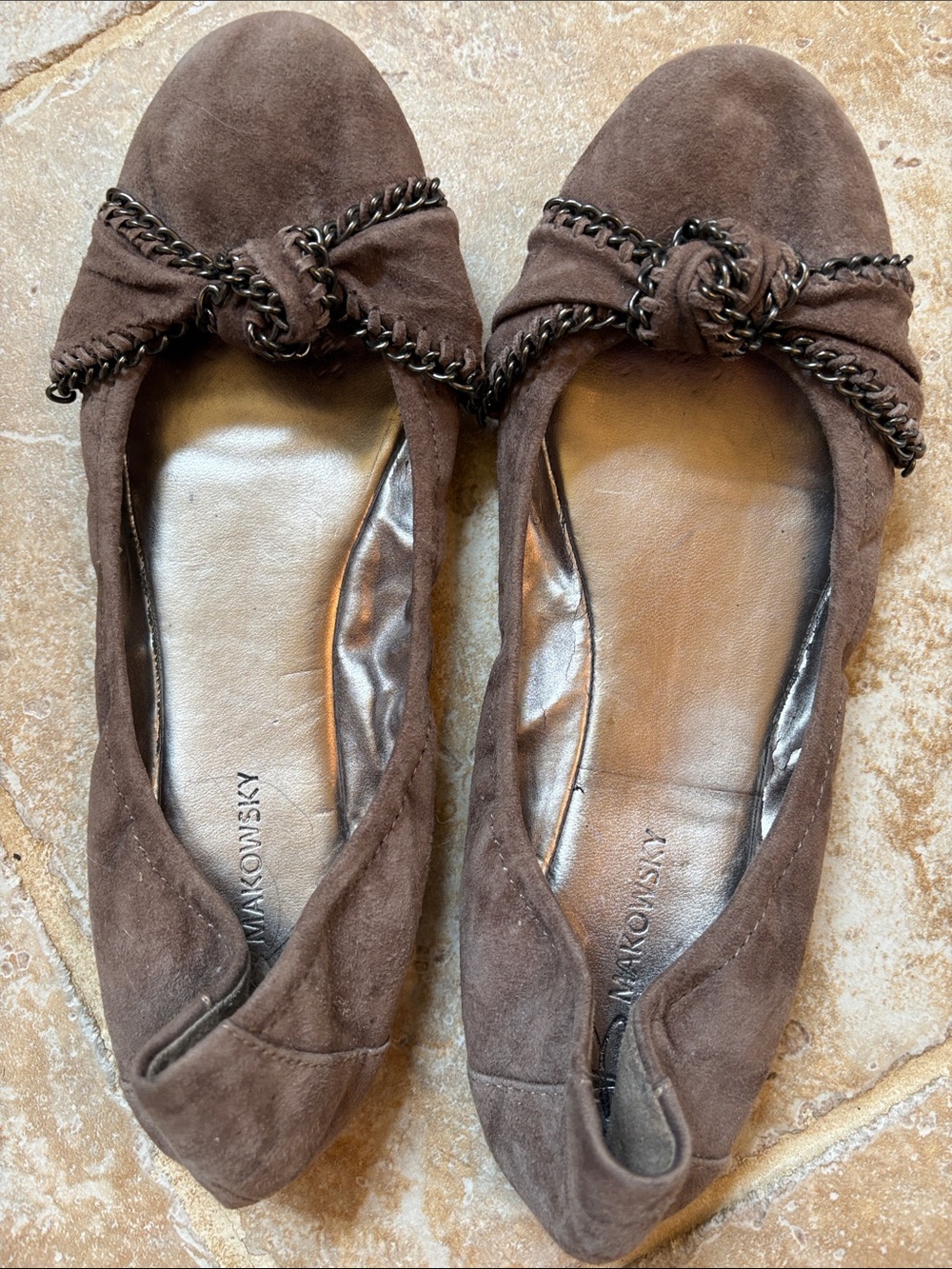 Size 9 B. Makowsky Dark Taupe Suede Chain-Trim Women’s Flats